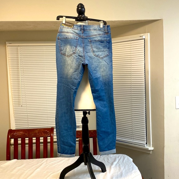 Refuge Boyfriend Distressed Jeans NWT - Picture 2 of 16